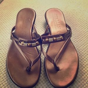 Italian Shoemakers brown thong sandals. Sz 7.5